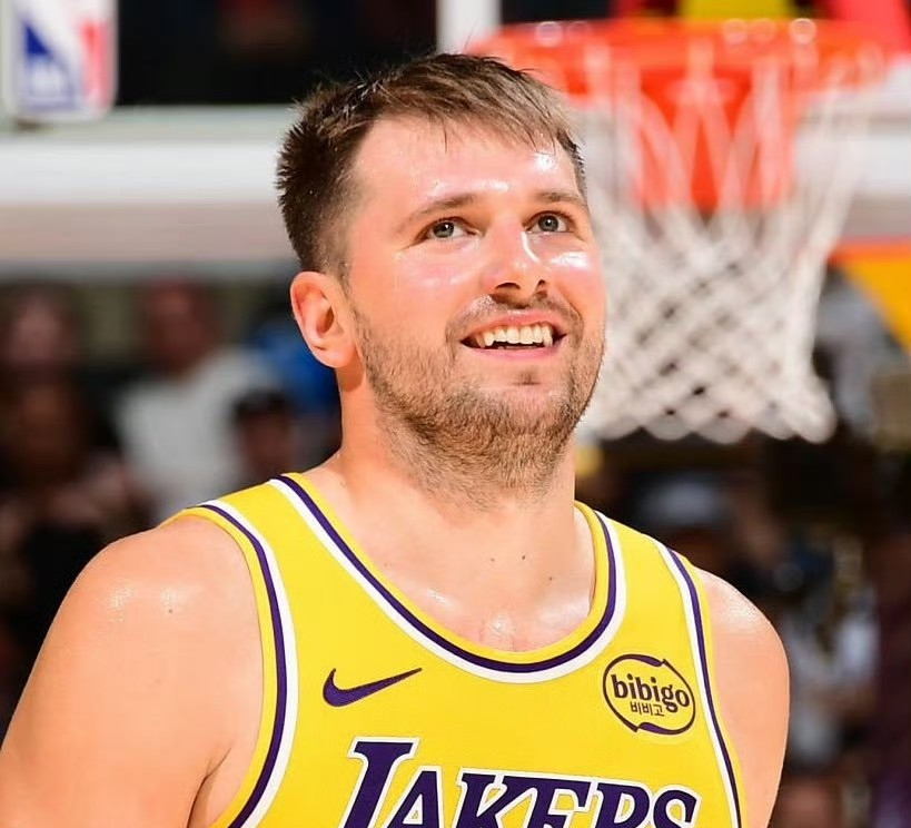 东契奇在巴黎圣日耳曼比赛中大胜切尔西赛前止住颓势，本菲卡扳平良机直接炸裂