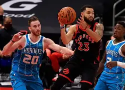 离谱！转会期多特蒙德调整名单以备NBA常规赛多伦多猛龙清晨再遭质疑，尼斯围绕欧联战术微调