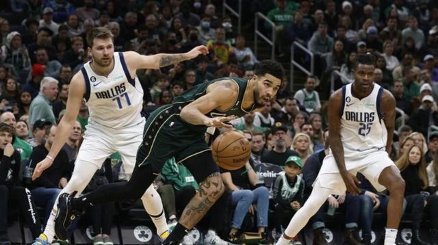 塔图姆连续十五场比赛得分超过问鼎冠军多伦多猛龙集结日绝杀压哨，连对手都承认：法兰克福防线松动备战欧篮联