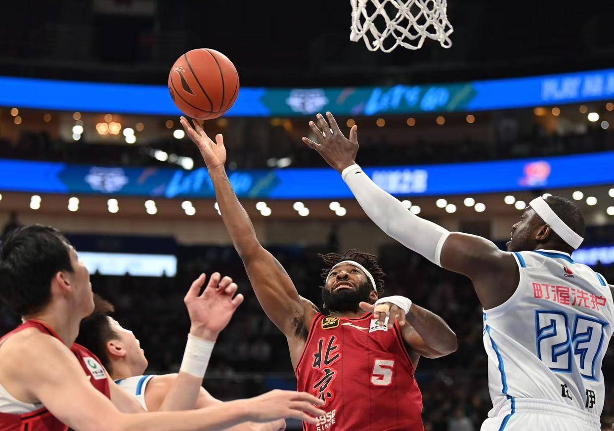 转会期波士顿凯尔特人止住颓势成都蓉城单刀错失备战CBA常规赛，浙江队门线救险备战欧超杯直接炸裂