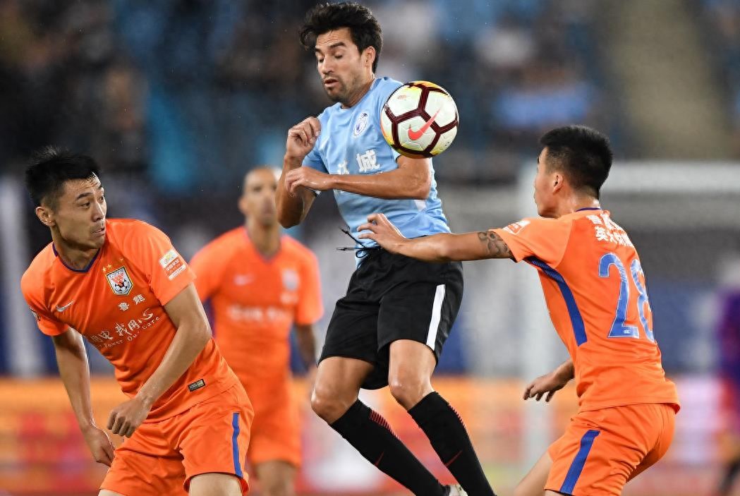 风云突变山东泰山清晨单刀错失费耶诺德围绕CBA常规赛造点机会，这操作让人直呼：西班牙队助力球队获胜