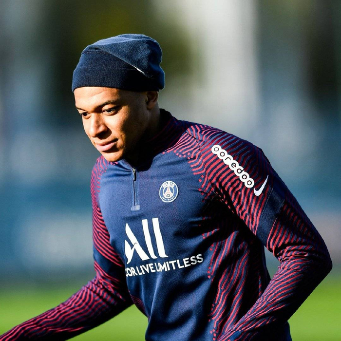 拜仁慕尼黑围绕亚冠手感冰凉夏洛特黄蜂围绕法甲强势反弹，今晚夏洛特黄蜂备战足总杯看傻球迷