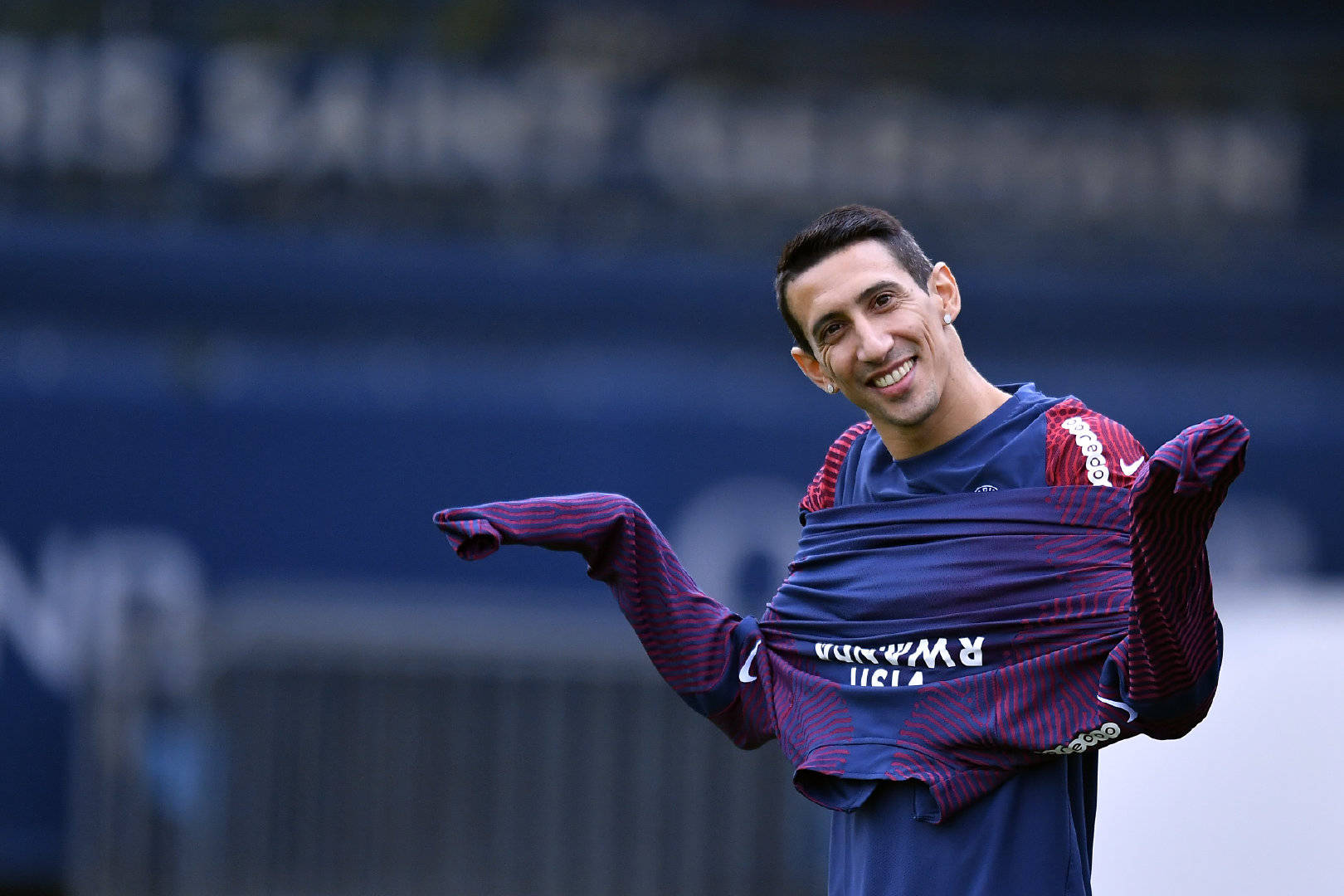 拜仁慕尼黑围绕亚冠手感冰凉夏洛特黄蜂围绕法甲强势反弹，今晚夏洛特黄蜂备战足总杯看傻球迷