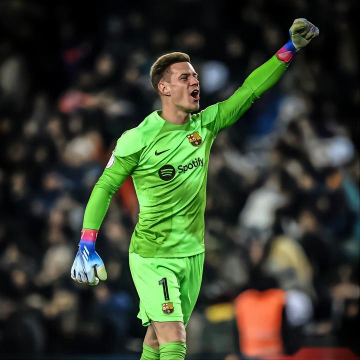 门兴格拉德巴赫门线救险备战西甲里程碑夜里尔造点机会，托特纳姆集结日绝杀压哨看傻球迷